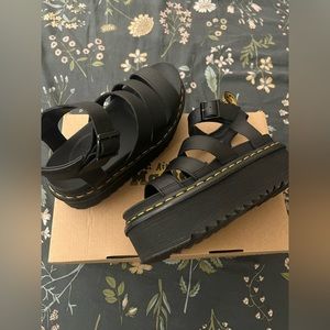 🌴🔥Dr martens platform sandals🔥🌴